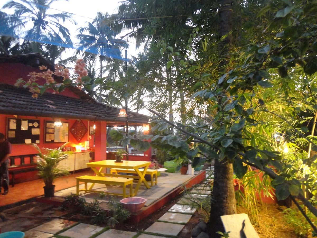 The Yuppi Hippi Female Hostel Anjuna Buitenkant foto