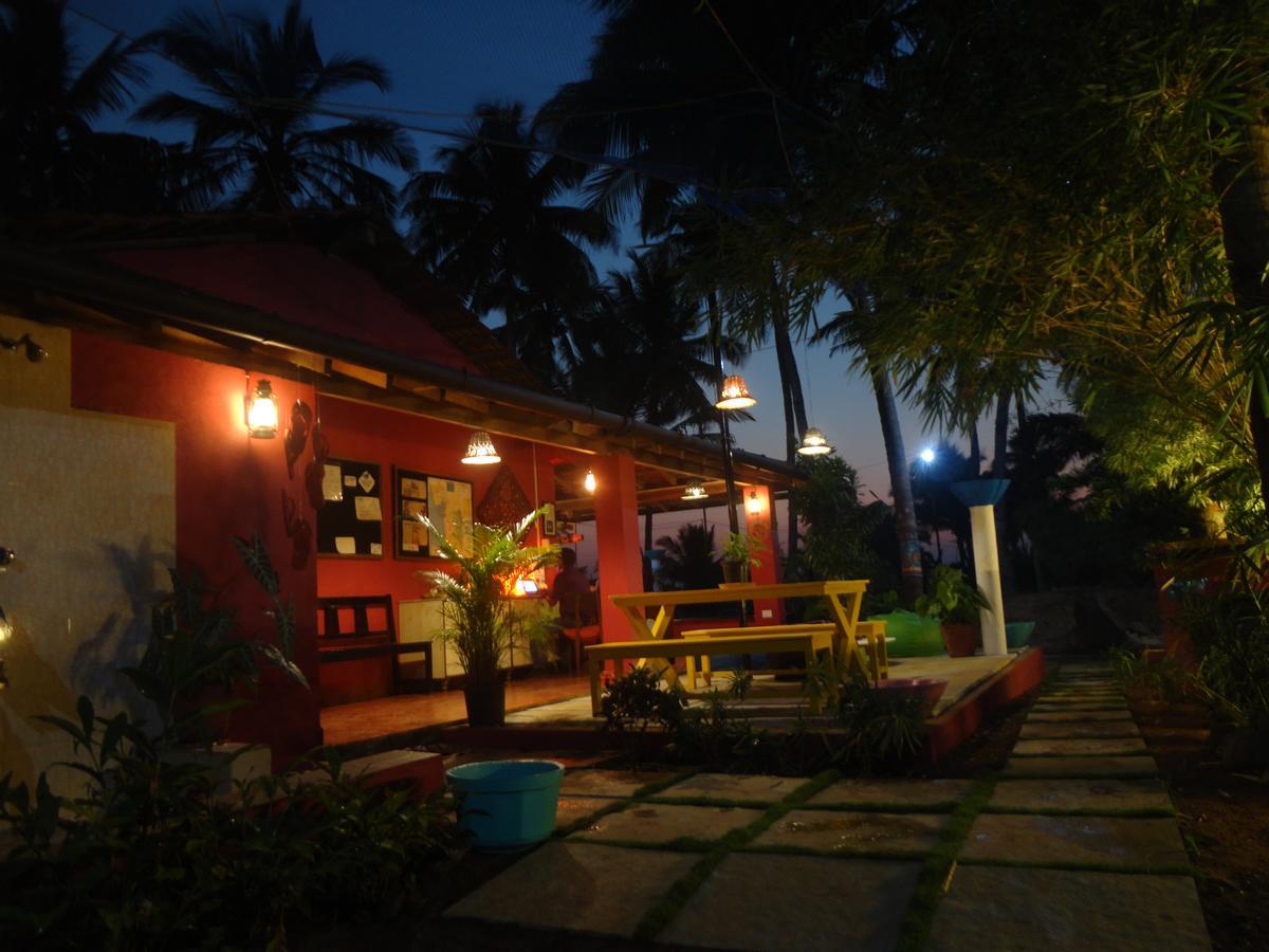 The Yuppi Hippi Female Hostel Anjuna Buitenkant foto